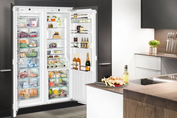 Крепление фасадов у встраиваемых холодильников Крепление фасадов у встраиваемых холодильников